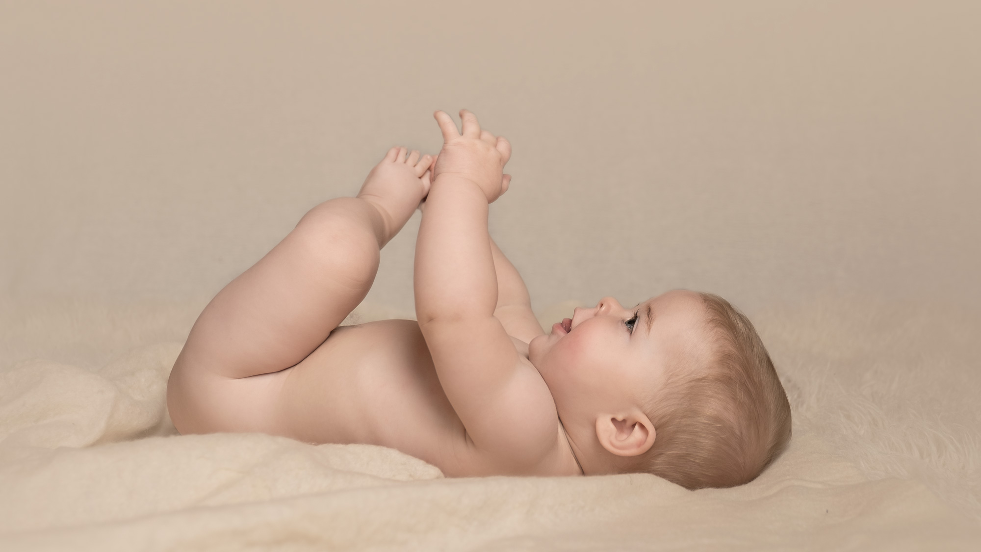 Baby sitter session in Andover studio—neutral, classic portrait at 6-9 months.