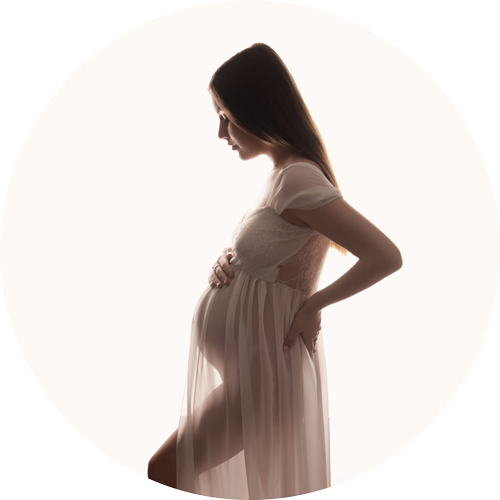 Elegant maternity silhouette portrait of an expectant mother during a pregnancy photography session at H Jones Photography near Andover, Hampshire.